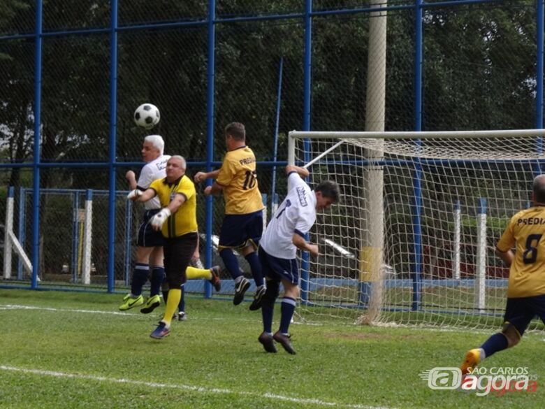 O Predial Imóveis surpreendeu e goleou Os Peladeiros por 4 a 1. Foto: Marcos Escrivani - 