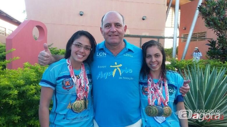 Mitcho com as irmãs Lara e Larissa comemoram a bela participação nos Regionais de Barretos. Elas defenderam Américo Brasiliense. Divulgação - 