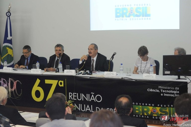 Divulgação - Presidente do CGEE, Reitor da UFSCar, Ministro Aldo Rebelo e Presidente da SBPC na apresentação -