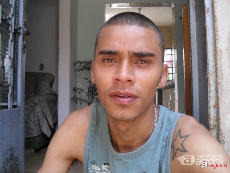 Rodrigo foi morto a tiros em bar no Aracy. (foto Divulgação Facebook) - 