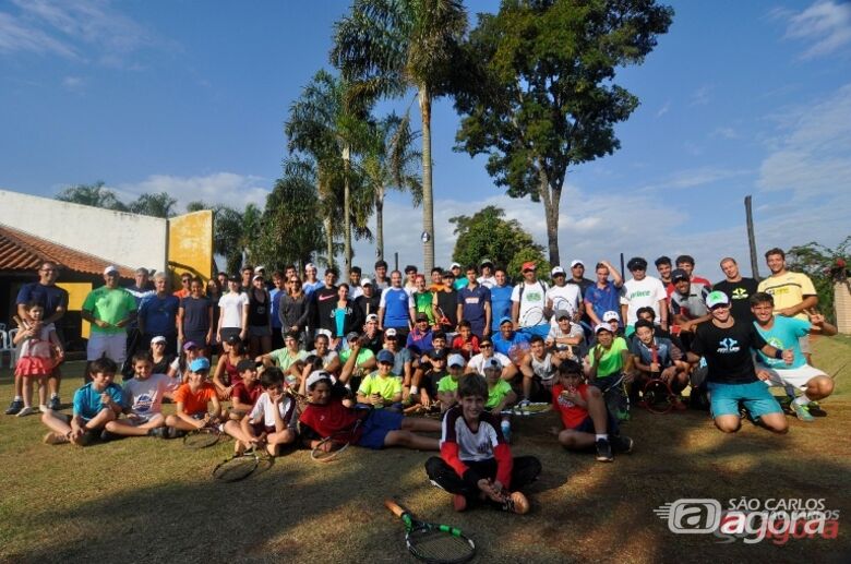 A clínica reuniu 54 tenistas, entre crianças, adolescentes e adultos, de onze estados brasileiros. Foto: Divulgação - 