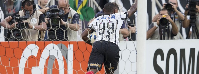 Love comemora gol em cima dos mineiros. Vitória na Arena por 3 a 0. Foto: www.agenciacorinthians.com.br -