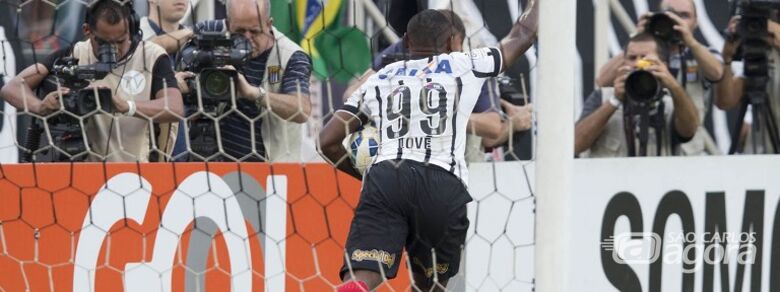 Love comemora gol em cima dos mineiros. Vitória na Arena por 3 a 0. Foto: www.agenciacorinthians.com.br - 