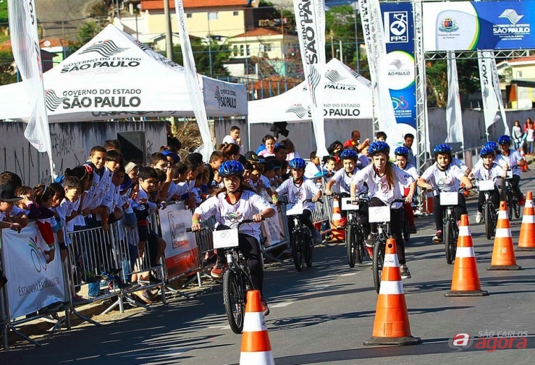 Centenas de ciclistas/alunos, de 12 a 17 anos brigarão pelos títulos e as vagas nas seletivas estaduais. Ivan Storti/FPCiclismo -