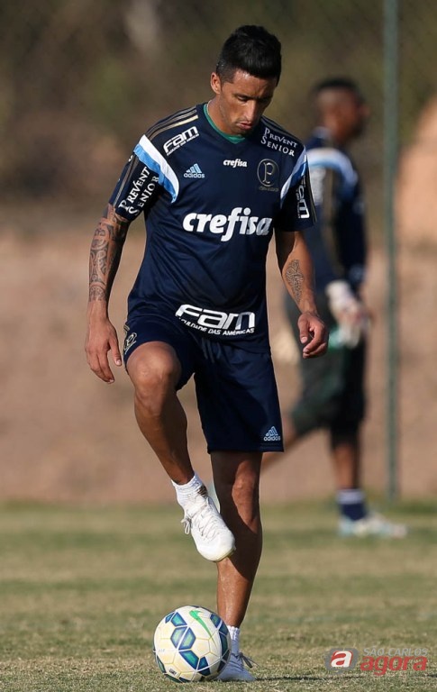 Lucas Barrios foi confirmado no comando do ataque palmeirense. Foto: Cesar Greco/Ag Palmeiras/Divulgação -