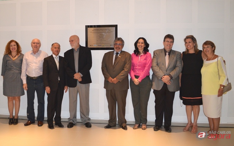 Autoridades na inauguração do Centro de Pesquisas em Materiais Avançados e Energia. Foto: Beatriz Maia -