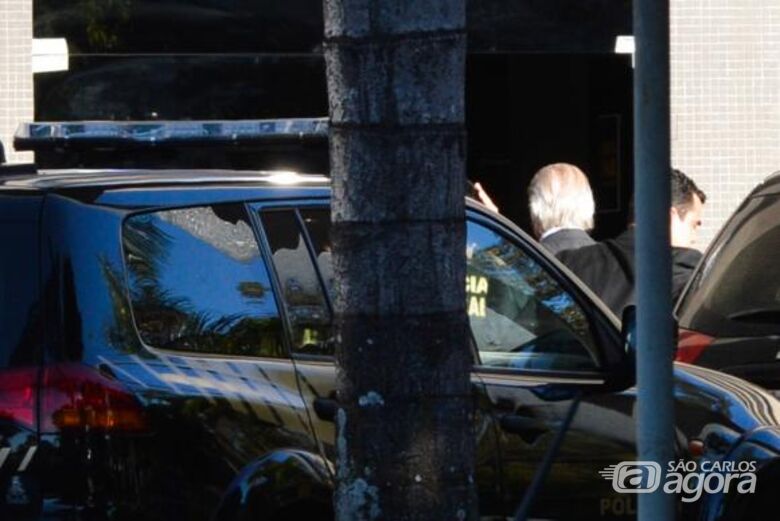 O ex-ministro José Dirceu foi preso hoje (3) em Brasília, pela Polícia Federal, na 17ª fase da Operação Lava Jato (José Cruz/Agência Brasil)José Cruz/Agência Brasil -