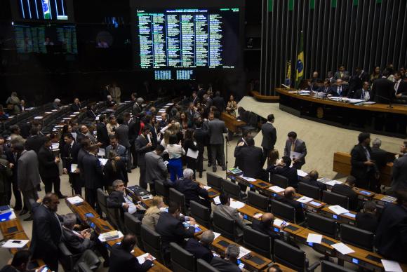 Câmara dos Deputados faz sessão plenária para votar em segundo turno a PEC que reduz a maioridade penal de 18 anos para 16 Fabio Rodrigues Pozzebom/Agência Brasil -
