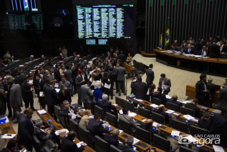 Câmara dos Deputados faz sessão plenária para votar em segundo turno a PEC que reduz a maioridade penal de 18 anos para 16 Fabio Rodrigues Pozzebom/Agência Brasil - 
