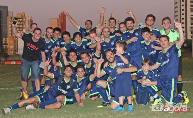 Jogadores do Calibres comemoram a conquista do primeiro turno do Interamigos. Foto: Divulgação -