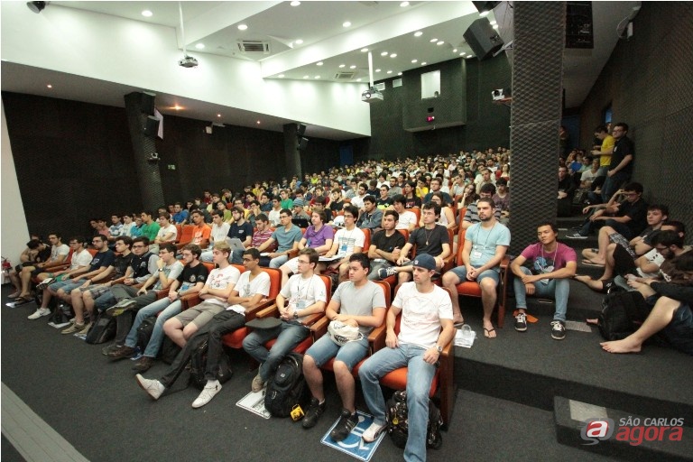 O evento registrou alguns recordes: 900 estudantes se inscreveram no site da Semcomp. Fotos: Divulgação -