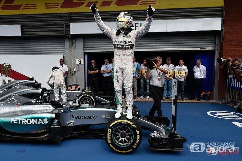 Lewis Hamilton vence o GP da Bélgica de F1 seguido de Nico Rosberg e de Romain Grosjean, da Lotus. Foto: Studio Colombo/Pirelli - 
