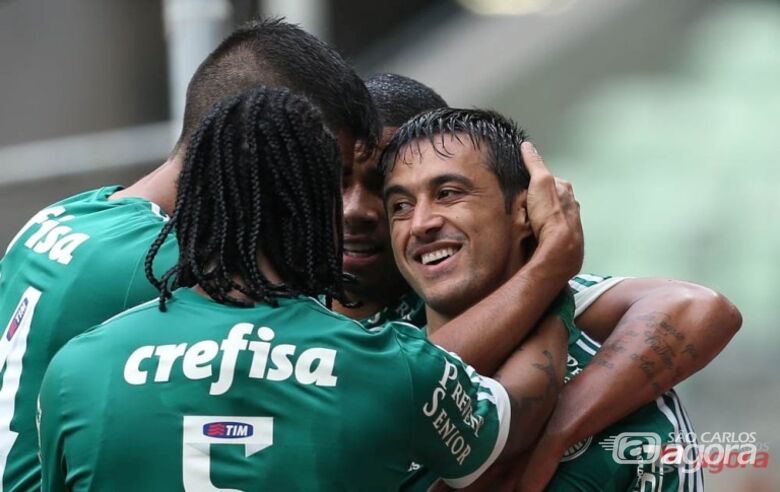 Palmeirenses comemoram o gol de Robinho no clássico paulista. Foto: Cesar Greco/Agência Palmeiras/Divulgação - 