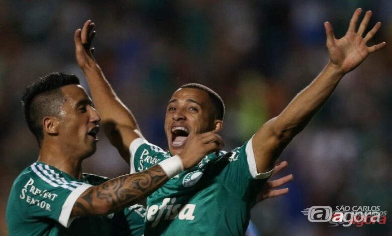 Vitor Hugo comemora o gol que abriu o caminho da vitória palmeirense. Foto: Cesar Greco/Agência Palmeiras/Divulgação - 