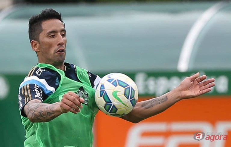 Lucas Barrios entra no comando de ataque palmeirense. Foto: Cesar Greco/Agência Palmeiras/Divulgação -
