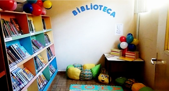 Espaço da Biblioteca da UAC reorganizado a partir de atividade de extensão realizada no primeiro semestre deste ano. Foto: Arquivo UAC -