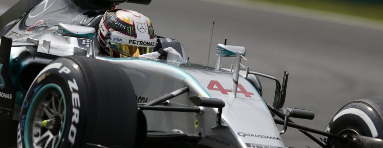 Hamilton dominou a corrida de ponta a ponta e disparou na classificação. Foto: site Mercedes -