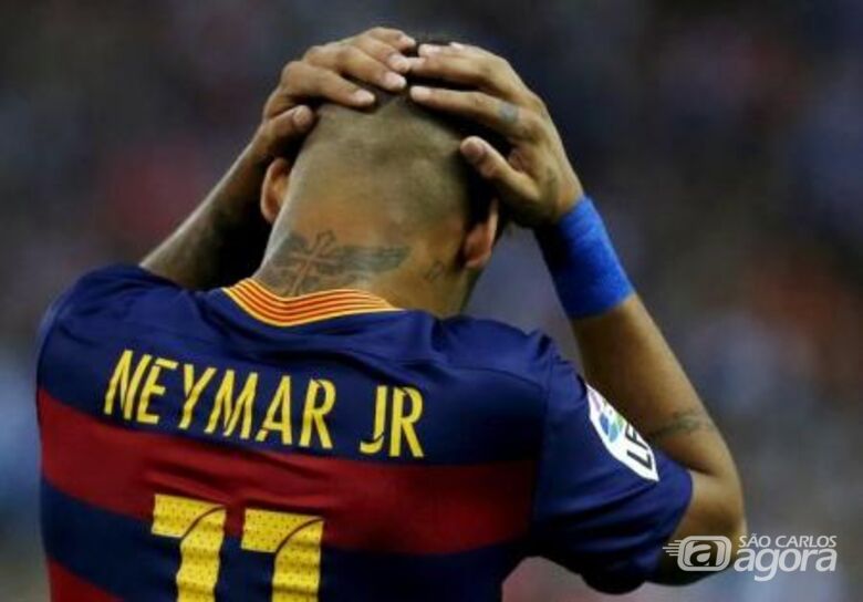 Neymar lamenta chance desperdiçada durante partida contra o Atlético em Madri. Foto: Reuters/Javier Barbancho - 