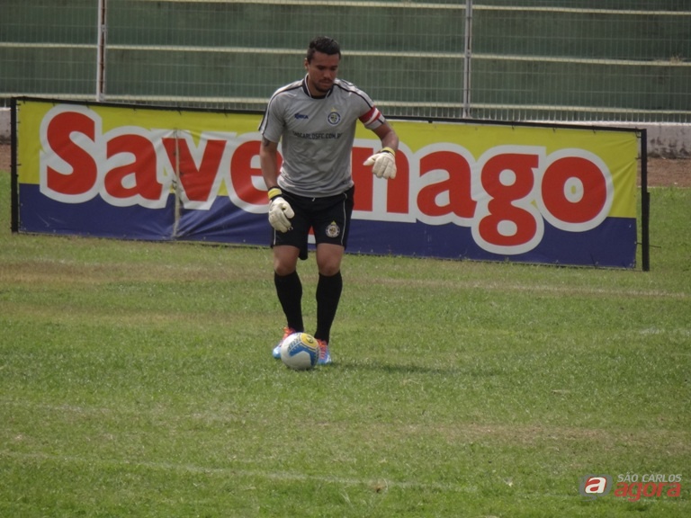 O goleiro Tom não quer saber de ‘possibilidades’: “temos que vencer os quatro jogos”, resumiu. Foto: Marcos Escrivani -
