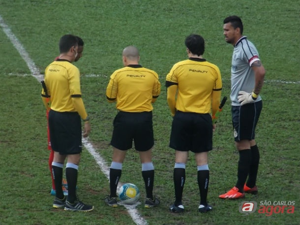 Seu último jogo foi em 2013 na derrota do São Carlos por 1 a 0 diante da Portuguesa no Canindé. Foto: Rovanir Frias/SCFC -