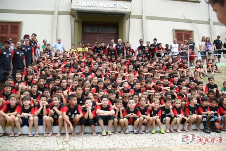 A foto oficial de todas as crianças que participam da edição 2015 do torneio aberto da Mult Sport. Fotos: Marco Lúcio - 