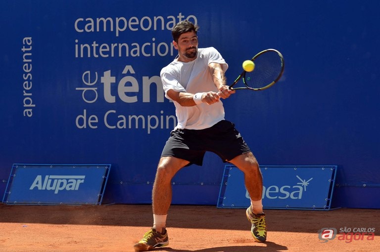 Numa batalha de três sets e 2h13min, Tiago Lopes, 578º, venceu Thiago Monteiro, por 3/6, 6/4 e 6/3. Foto: João Pires/Jump -