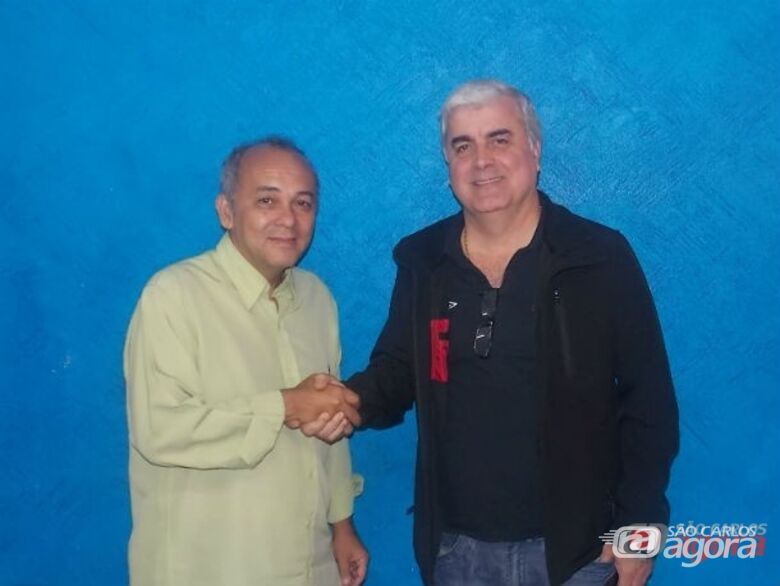 Mayeda com Antunes na época que ele era gerente de futebol da Águia. Foto: Rovanir Frias/SCFC -
