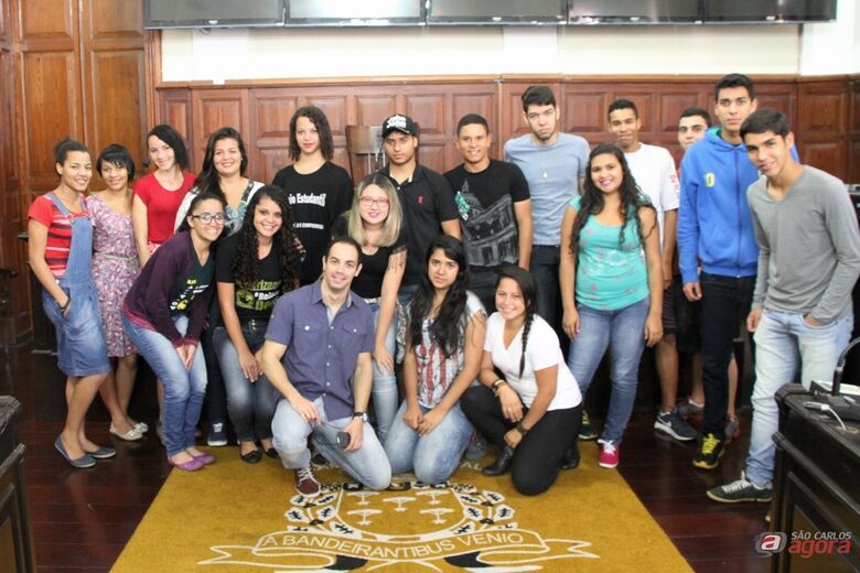 Estudantes visitaram a Câmara no aniversário de 150 anos do Legislativo. (Assessoria de Imprensa CMSC) -