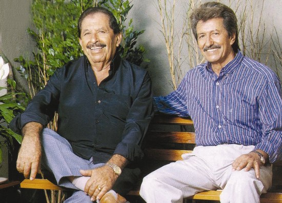 Além de dados biográficos e musicais de Zico e Zeca, há vídeos da dupla cantando várias músicas. Foto: Divulgação -