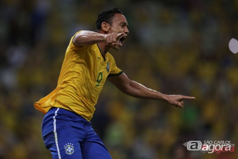 Ricardo Oliveira comemora gol feito contra a Venezuela. Foto: Leo Correa/MoWA Press - 