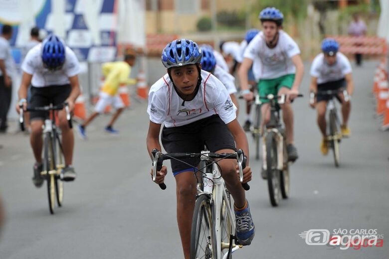 São cerca de 240 competidores lutando pelos títulos e por uma das vagas na equipe paulista que disputará os Jogos Escolares da Juventude da categoria. Foto: Ivan Storti/FPCiclismo - 