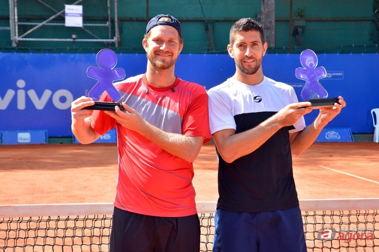 Caio Zampieri e o chileno Hans Podlipnik-Castillo tiveram uma semana impecável no Clube Paineiras.Foto: João Pires/FotoJump -