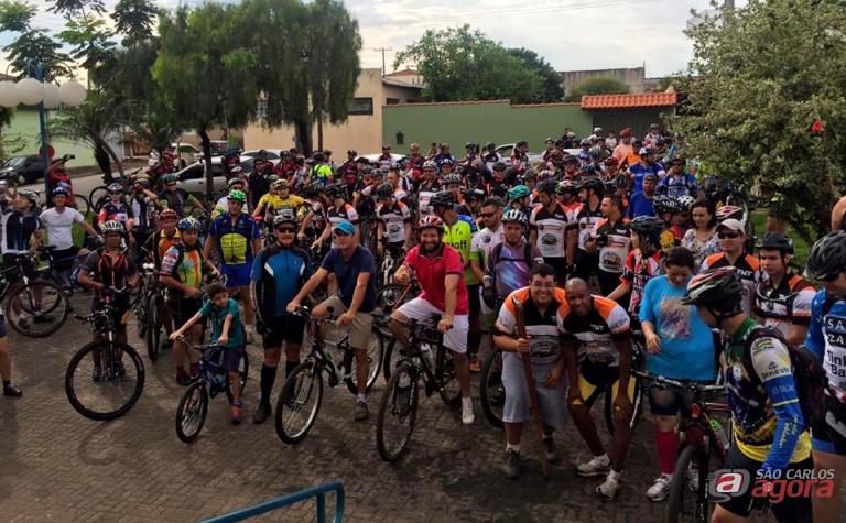 Aproximadamente 130 ciclistas participaram do evento realizado em Dourado. Fotos: Divulgação -