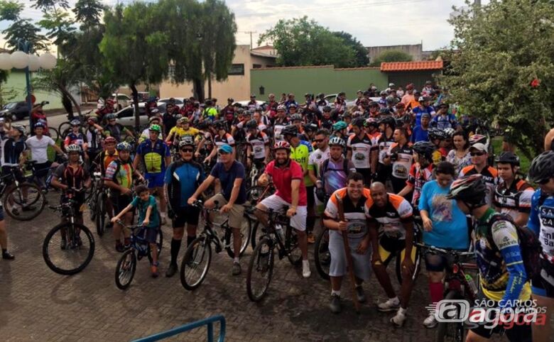 Aproximadamente 130 ciclistas participaram do evento realizado em Dourado. Fotos: Divulgação - 