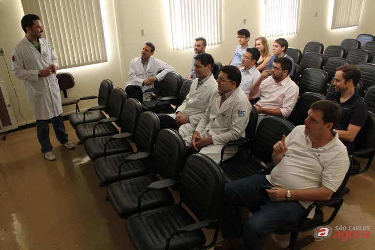 Grupo realiza uma reunião semanal para a discussão dos casos clínicos. Fotos: Hever Costa Lima/Assessoria de Comunicação -