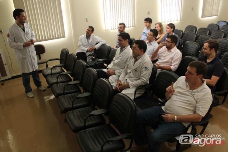 Grupo realiza uma reunião semanal para a discussão dos casos clínicos. Fotos: Hever Costa Lima/Assessoria de Comunicação - 