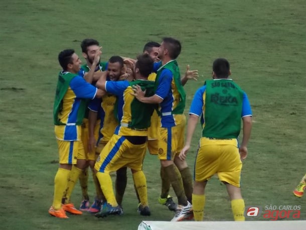 Willian Dias comemora gol decisivo que ajudou ao retorno da Águia à Série A3 -