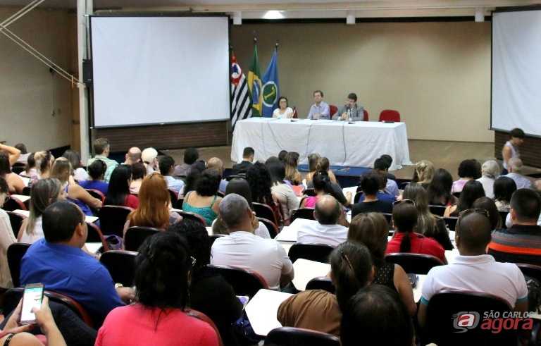 UFSCar, coordenadora regional do Mais Médicos, orienta sobre combate ao Aedes. Foto: FAI/UFSCar -