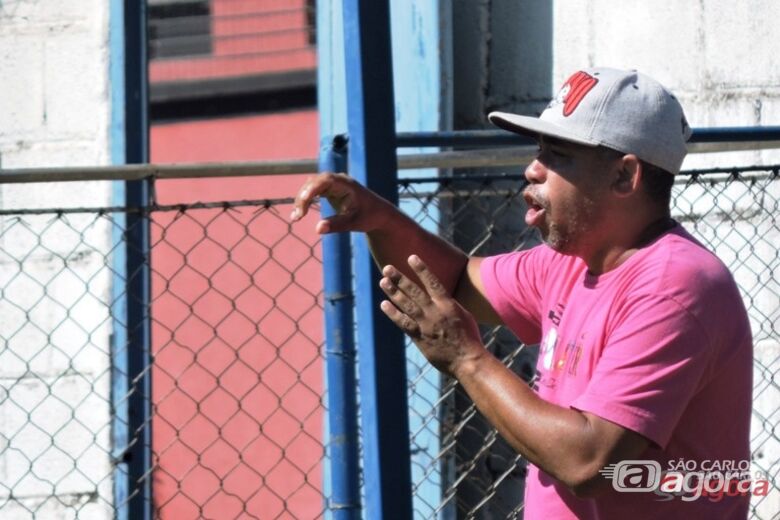 Após início impecável, time do técnico Zinho [foto] está praticamente classificado (Foto: Gustavo Curvelo/Divulgação - 