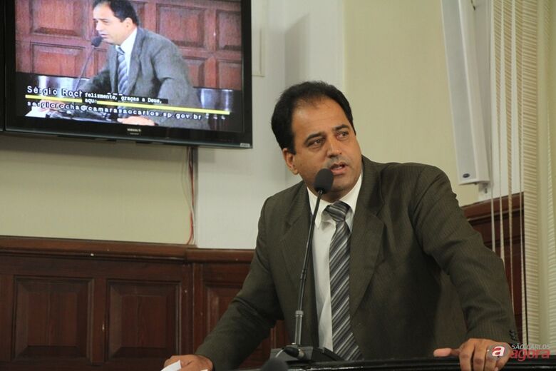 Sergio Rocha cobra ações da CPFL para melhoria e expansão da rede elétrica no Jardim Tangará. Foto: Assessoria de imprensa CMSC/Thiago Jacot -