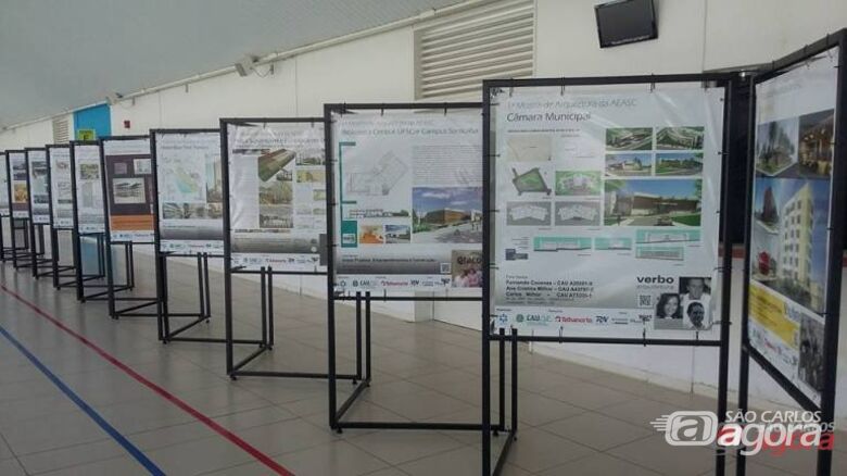 São 38 painéis de projetos de arquitetos locais e também com os croquis do projeto do Hospital Escola. Foto: Divulgação - 