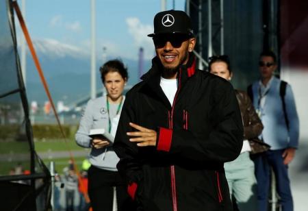 Hamilton chega ao GP da Rússia em Sochi. Foto: Reuters/Maxim Shemetov -
