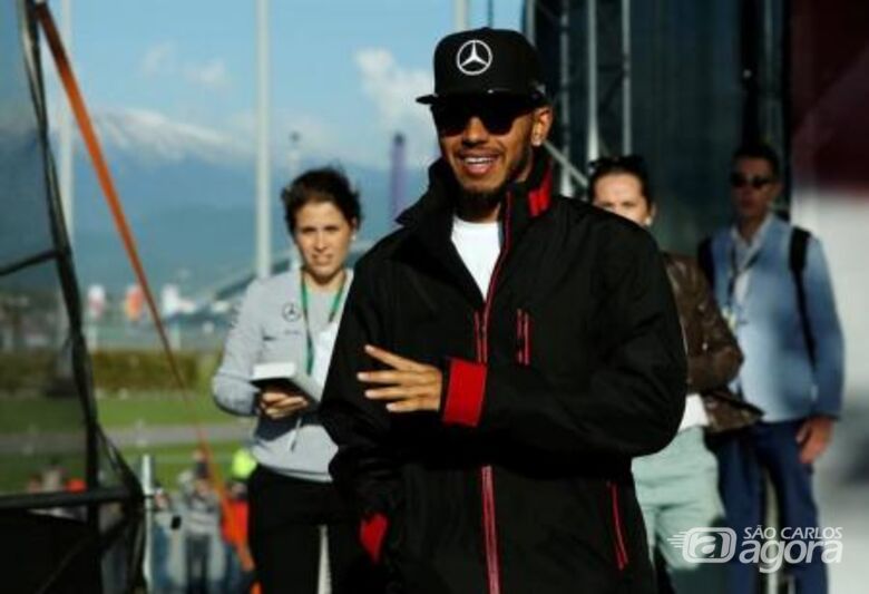 Hamilton chega ao GP da Rússia em Sochi. Foto: Reuters/Maxim Shemetov - 