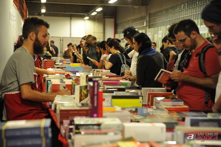 Cerca de 2 mil pessoas passaram pela Feira do Livro de 2015. Foto: Enzo Kuratomi -