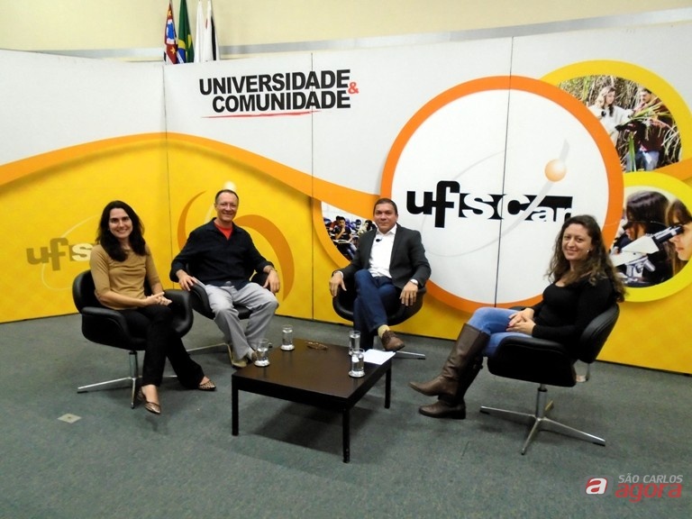 Docentes da UFSCar falam sobre combate ao mosquito em programa de TV. Foto: Adriana Arruda/CCS -