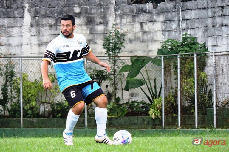 Organizador do futebol da igreja, Thiago Domingos já jogou profissionalmente. Foto: Gustavo Curvelo/Divulgação -