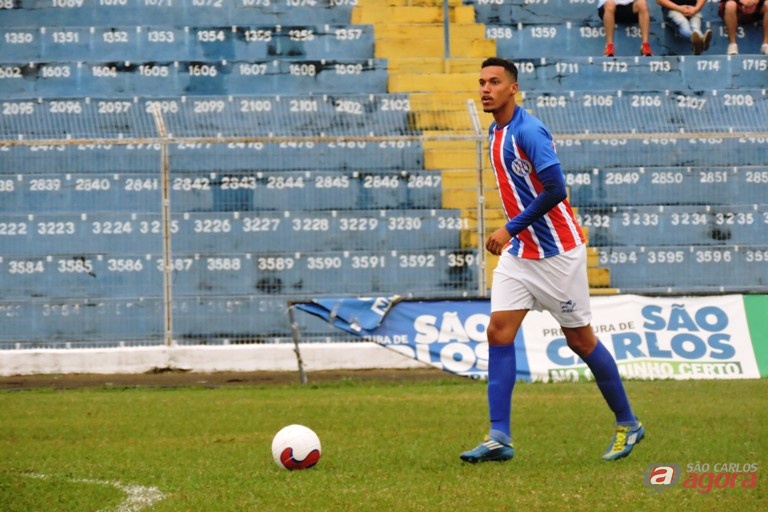 Zagueiro, de apenas 21 anos, já passou por quatro clubes antes do Lobão. Foto: Gustavo Curvelo/Divulgação -