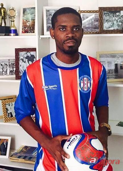 Angolano Daniel Caculojá jogou por sua seleção e pelo Atlético/MG antes do Lobão. Foto: Divulgação -
