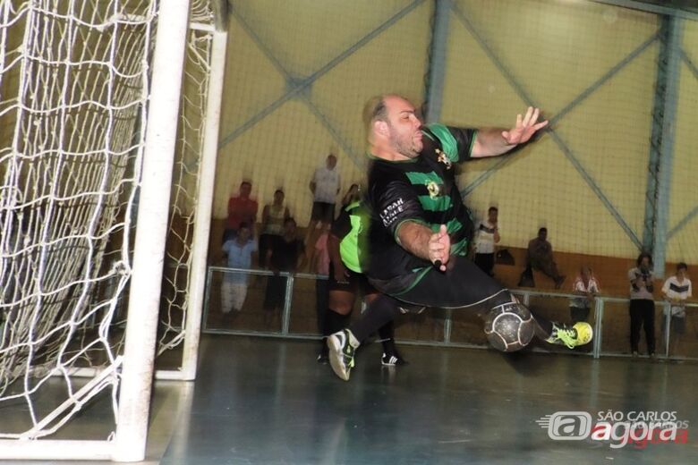 Lucão foi eleito melhor goleiro do futsal em 2015; agora, a luta é para chegar ao título. Foto: Gustavo Curvelo/Divulgação - 