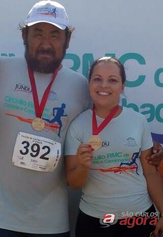 Milene aparece em foto ao lado do professor Sonoda. (foto Facebook) -